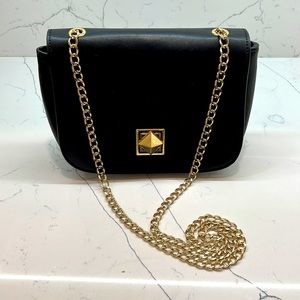 Forever 21 black leatherette and gold chain purse